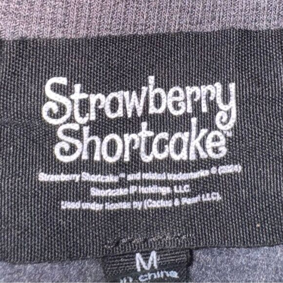 Sweatshirt – Size Medium Strawberry Shortcake Charcoal Graphic Pullover - Picture 3 of 3